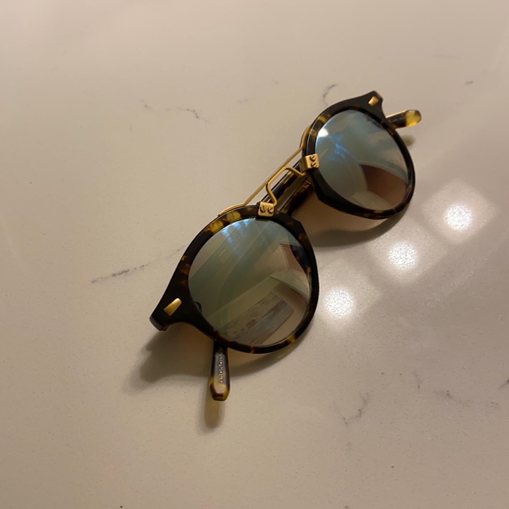 Krewe 64mm St. Louis polarized sunglasses. EUC. Comes with box.